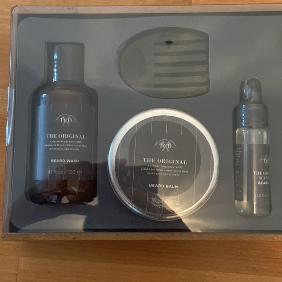 Tri-Coastal Design Men's 6 Piece Beard Care Kit "Milagu Black" Travel Set. - Picture 2 of 6